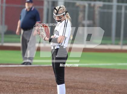 Thumbnail 2 in Grandview vs West Rusk (UIL 3A Regional Semifinal) photogallery.