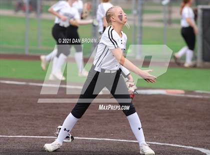 Thumbnail 2 in Grandview vs West Rusk (UIL 3A Regional Semifinal) photogallery.