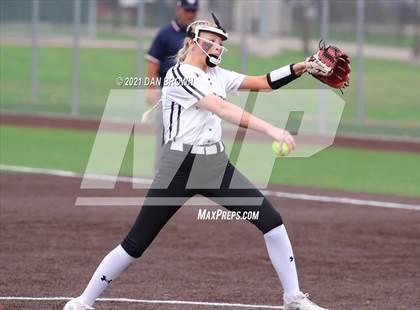 Thumbnail 3 in Grandview vs West Rusk (UIL 3A Regional Semifinal) photogallery.