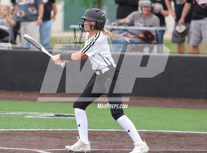 Thumbnail 2 in Grandview vs West Rusk (UIL 3A Regional Semifinal) photogallery.