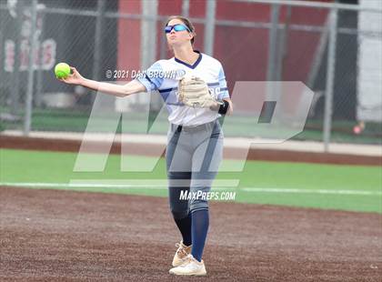 Thumbnail 2 in Grandview vs West Rusk (UIL 3A Regional Semifinal) photogallery.