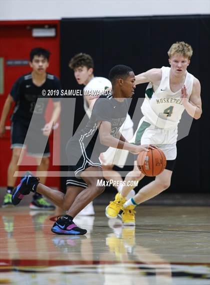 Thumbnail 3 in Moorpark vs Van nuys (Wolverine Invitational) photogallery.