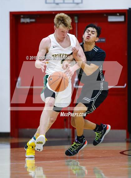 Thumbnail 3 in Moorpark vs Van nuys (Wolverine Invitational) photogallery.