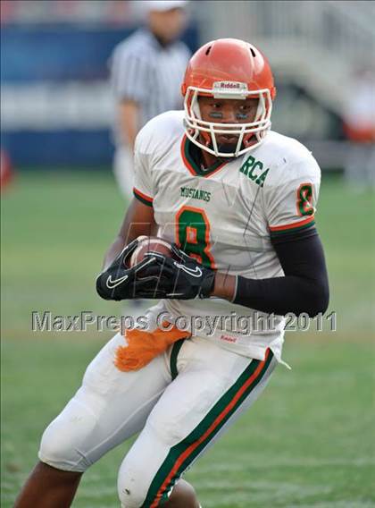 Thumbnail 3 in Providence Catholic vs. Morgan Park (2010 Kickoff Classic) photogallery.