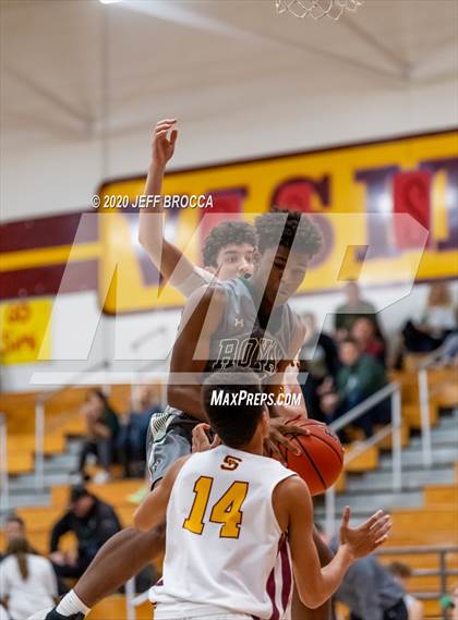 Thumbnail 3 in Royal @ Simi Valley photogallery.