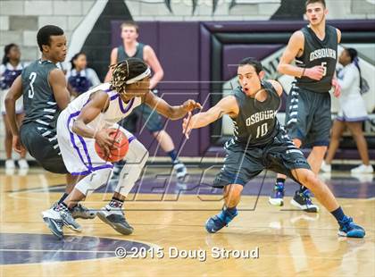 Thumbnail 3 in Battlefield vs. Osbourn photogallery.