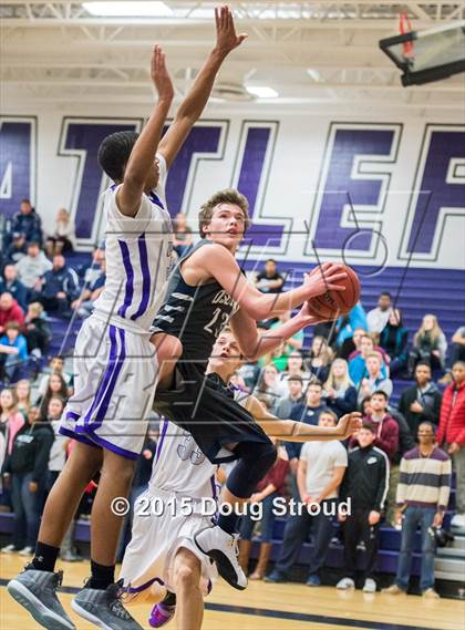 Thumbnail 2 in Battlefield vs. Osbourn photogallery.