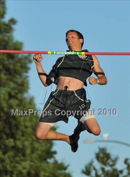 Thumbnail 1 in CIF State Championships (Prelims - Boys Pole Vault) photogallery.