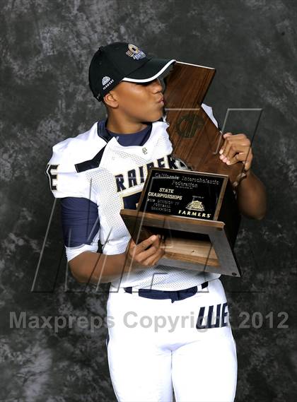 Thumbnail 2 in Central Catholic (CIF State D4 Final Awards) photogallery.