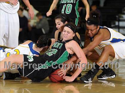 Thumbnail 3 in Dixon vs. Wood (Ram Jam Winter Classic) photogallery.
