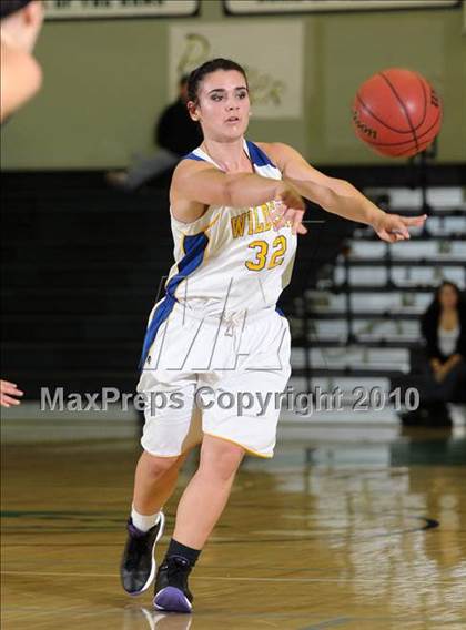Thumbnail 3 in Dixon vs. Wood (Ram Jam Winter Classic) photogallery.