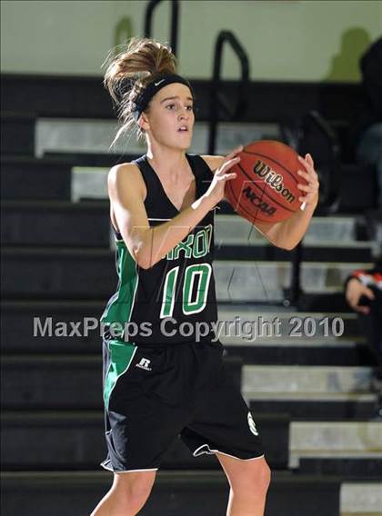 Thumbnail 1 in Dixon vs. Wood (Ram Jam Winter Classic) photogallery.