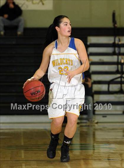 Thumbnail 3 in Dixon vs. Wood (Ram Jam Winter Classic) photogallery.