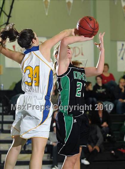 Thumbnail 1 in Dixon vs. Wood (Ram Jam Winter Classic) photogallery.