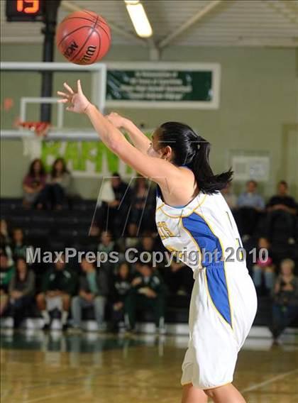 Thumbnail 2 in Dixon vs. Wood (Ram Jam Winter Classic) photogallery.