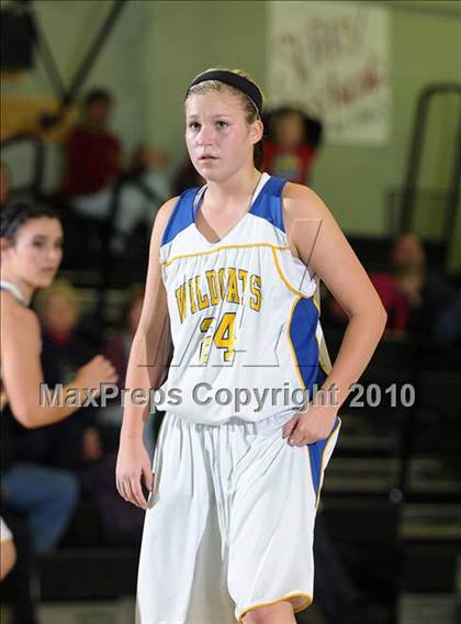 Thumbnail 3 in Dixon vs. Wood (Ram Jam Winter Classic) photogallery.