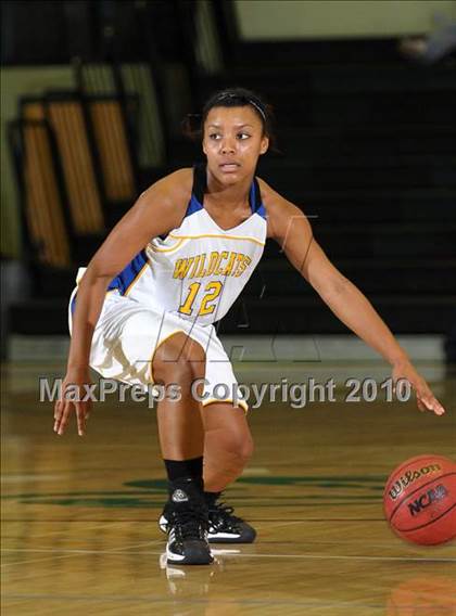 Thumbnail 2 in Dixon vs. Wood (Ram Jam Winter Classic) photogallery.