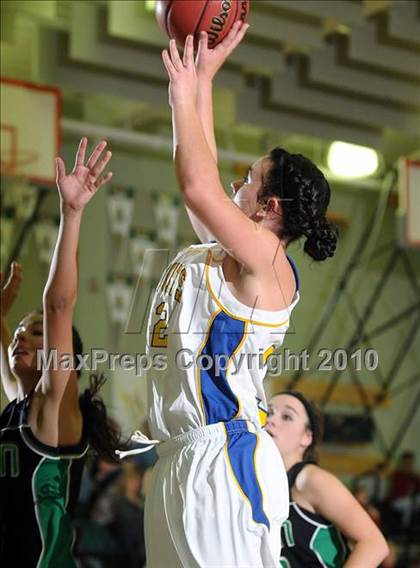 Thumbnail 3 in Dixon vs. Wood (Ram Jam Winter Classic) photogallery.