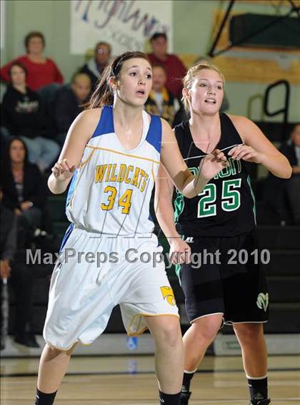 Thumbnail 2 in Dixon vs. Wood (Ram Jam Winter Classic) photogallery.