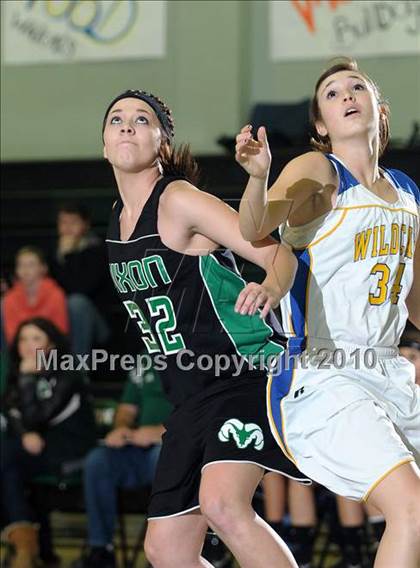 Thumbnail 3 in Dixon vs. Wood (Ram Jam Winter Classic) photogallery.