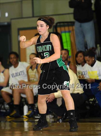 Thumbnail 1 in Dixon vs. Wood (Ram Jam Winter Classic) photogallery.