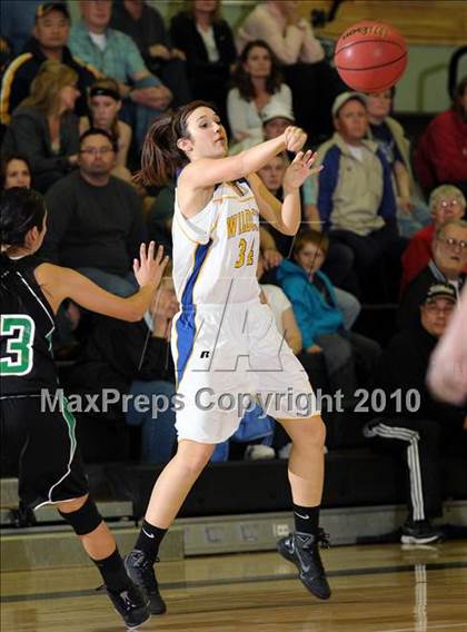 Thumbnail 1 in Dixon vs. Wood (Ram Jam Winter Classic) photogallery.