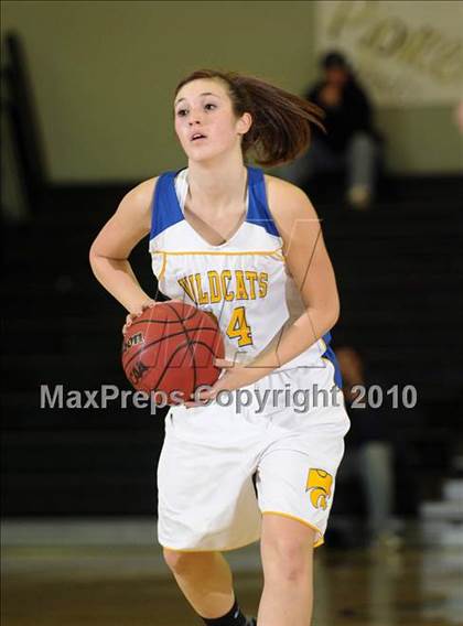Thumbnail 2 in Dixon vs. Wood (Ram Jam Winter Classic) photogallery.