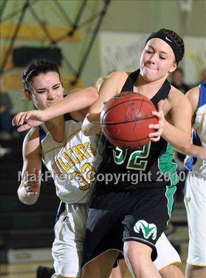 Thumbnail 2 in Dixon vs. Wood (Ram Jam Winter Classic) photogallery.