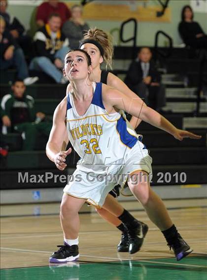 Thumbnail 2 in Dixon vs. Wood (Ram Jam Winter Classic) photogallery.