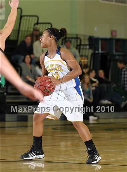 Thumbnail 1 in Dixon vs. Wood (Ram Jam Winter Classic) photogallery.
