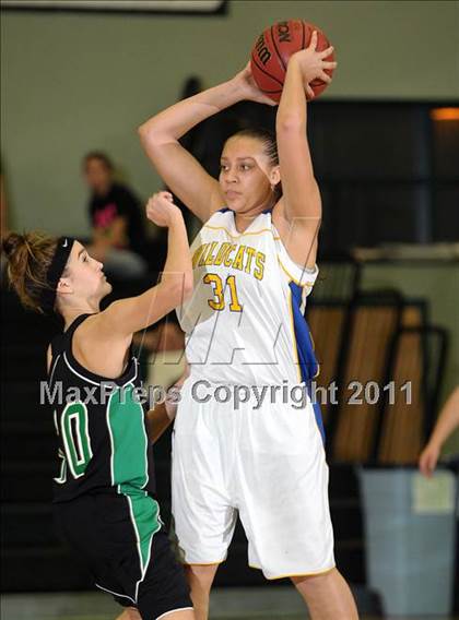 Thumbnail 1 in Dixon vs. Wood (Ram Jam Winter Classic) photogallery.