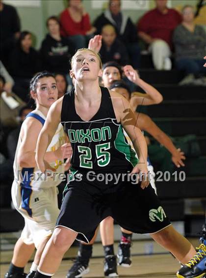 Thumbnail 1 in Dixon vs. Wood (Ram Jam Winter Classic) photogallery.