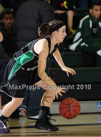 Thumbnail 2 in Dixon vs. Wood (Ram Jam Winter Classic) photogallery.
