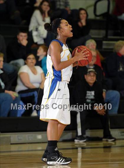 Thumbnail 3 in Dixon vs. Wood (Ram Jam Winter Classic) photogallery.