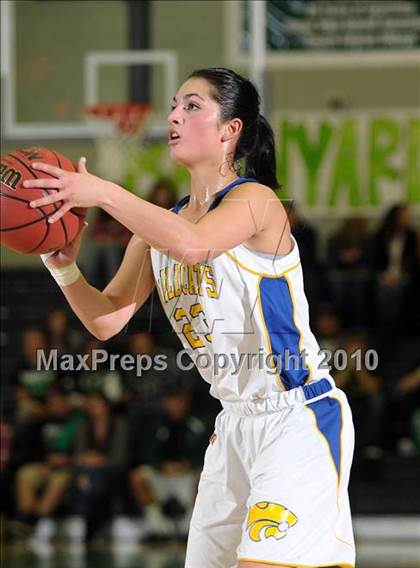 Thumbnail 3 in Dixon vs. Wood (Ram Jam Winter Classic) photogallery.