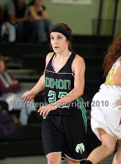 Thumbnail 3 in Dixon vs. Wood (Ram Jam Winter Classic) photogallery.