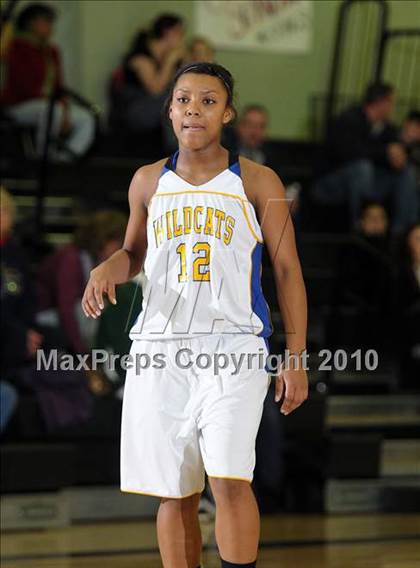 Thumbnail 3 in Dixon vs. Wood (Ram Jam Winter Classic) photogallery.