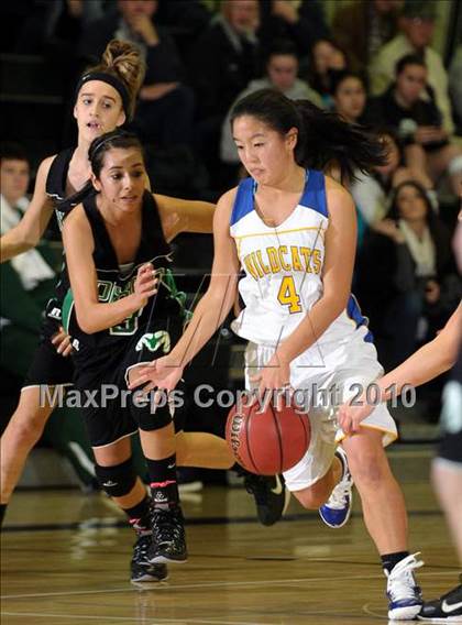 Thumbnail 3 in Dixon vs. Wood (Ram Jam Winter Classic) photogallery.