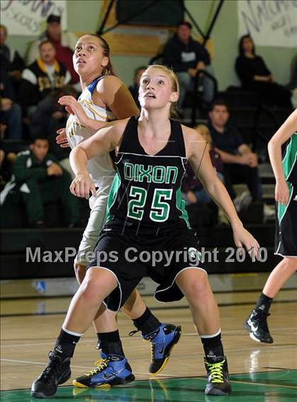 Thumbnail 2 in Dixon vs. Wood (Ram Jam Winter Classic) photogallery.
