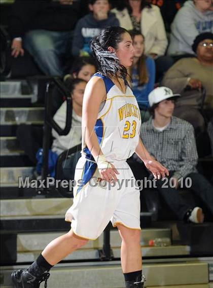 Thumbnail 1 in Dixon vs. Wood (Ram Jam Winter Classic) photogallery.