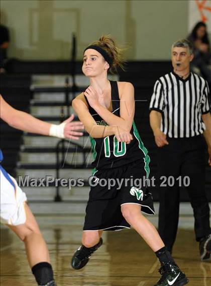 Thumbnail 3 in Dixon vs. Wood (Ram Jam Winter Classic) photogallery.
