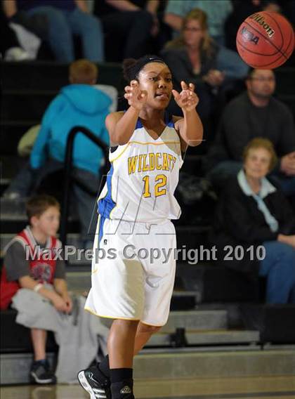 Thumbnail 3 in Dixon vs. Wood (Ram Jam Winter Classic) photogallery.