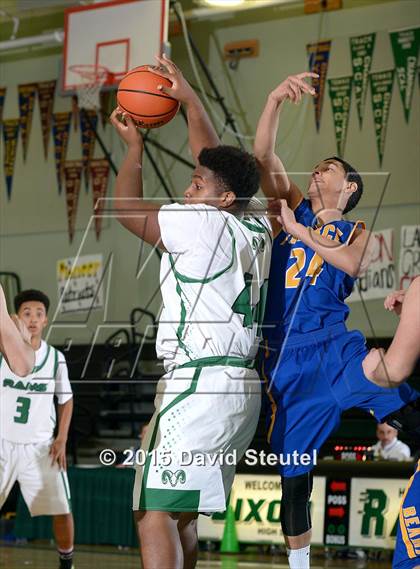 Thumbnail 1 in Pierce vs. Dixion (Ram Jam Winter Classic) photogallery.