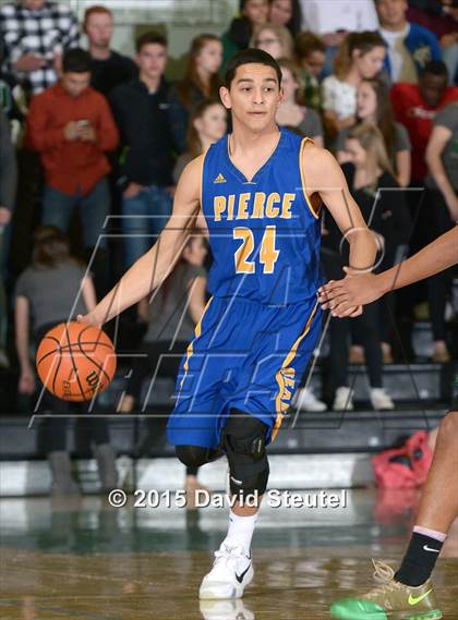 Thumbnail 3 in Pierce vs. Dixion (Ram Jam Winter Classic) photogallery.