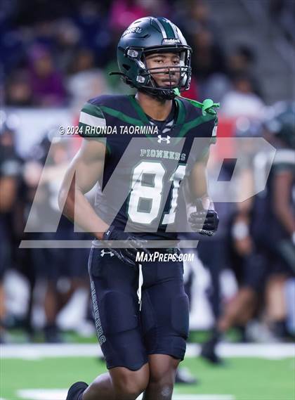 Thumbnail 2 in Iowa Colony vs. Randle (UIL 5A D2 Football Region III Quarterfinal) photogallery.