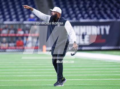Thumbnail 1 in Iowa Colony vs. Randle (UIL 5A D2 Football Region III Quarterfinal) photogallery.
