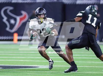 Thumbnail 2 in Iowa Colony vs. Randle (UIL 5A D2 Football Region III Quarterfinal) photogallery.