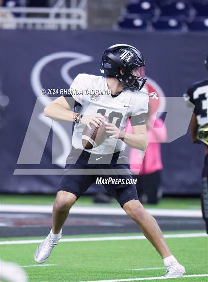 Thumbnail 1 in Iowa Colony vs. Randle (UIL 5A D2 Football Region III Quarterfinal) photogallery.