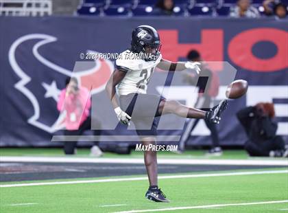 Thumbnail 1 in Iowa Colony vs. Randle (UIL 5A D2 Football Region III Quarterfinal) photogallery.