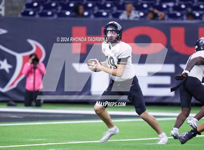 Thumbnail 3 in Iowa Colony vs. Randle (UIL 5A D2 Football Region III Quarterfinal) photogallery.